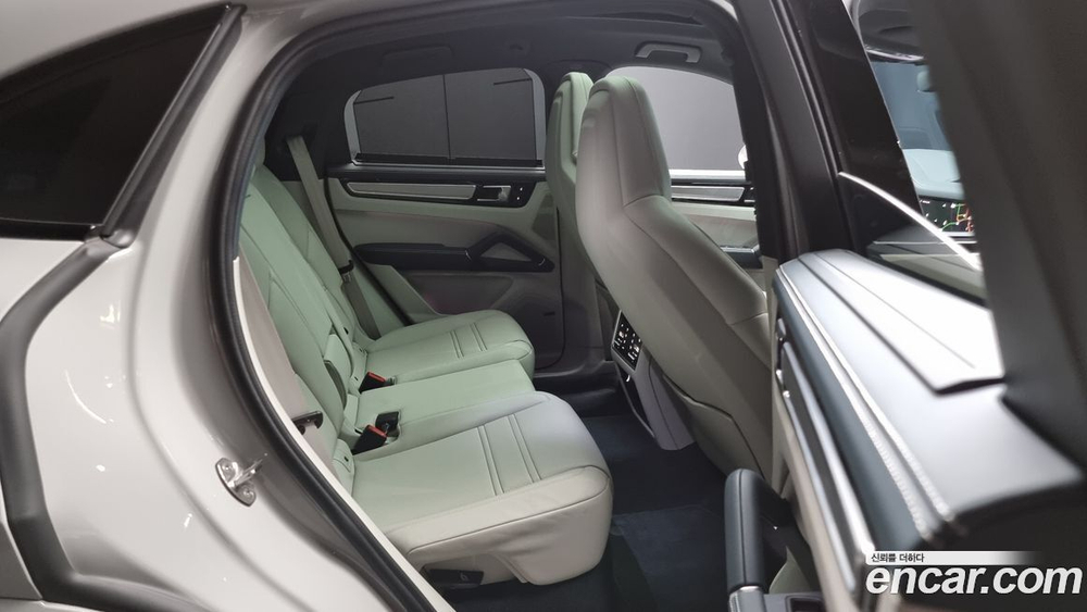 Porsche Cayenne (PO536) 3.0 Coupe Platinum Editions (10.2022)