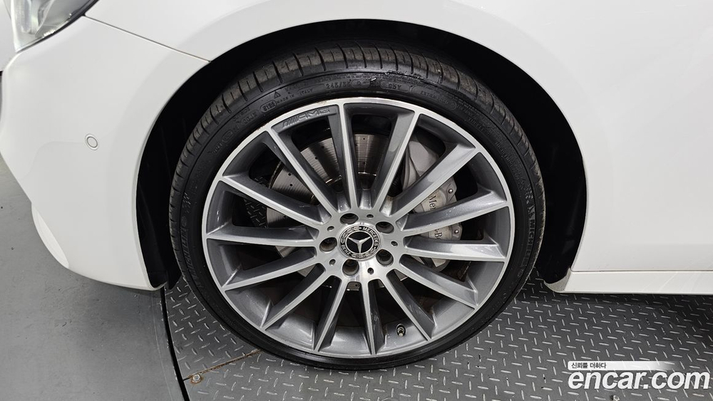 Mercedes-Benz E-Class W213 E350 4MATIC AMG Line (09.2019)