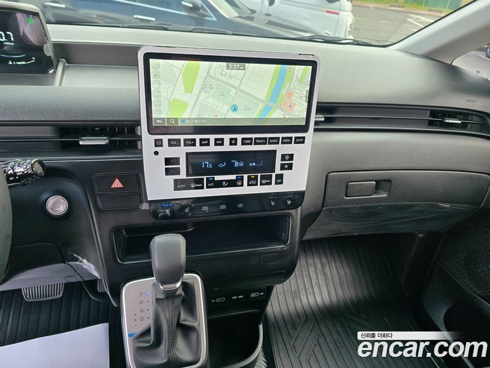 Hyundai Staria Cargo 3-х местный (11.2023)