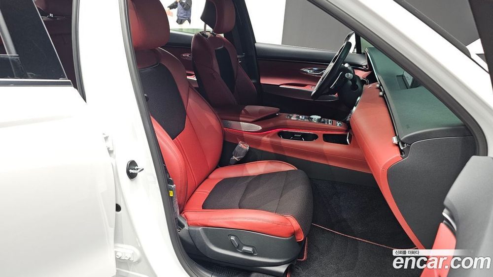 Genesis GV70 2.5T Бензин 2WD (10.2021)