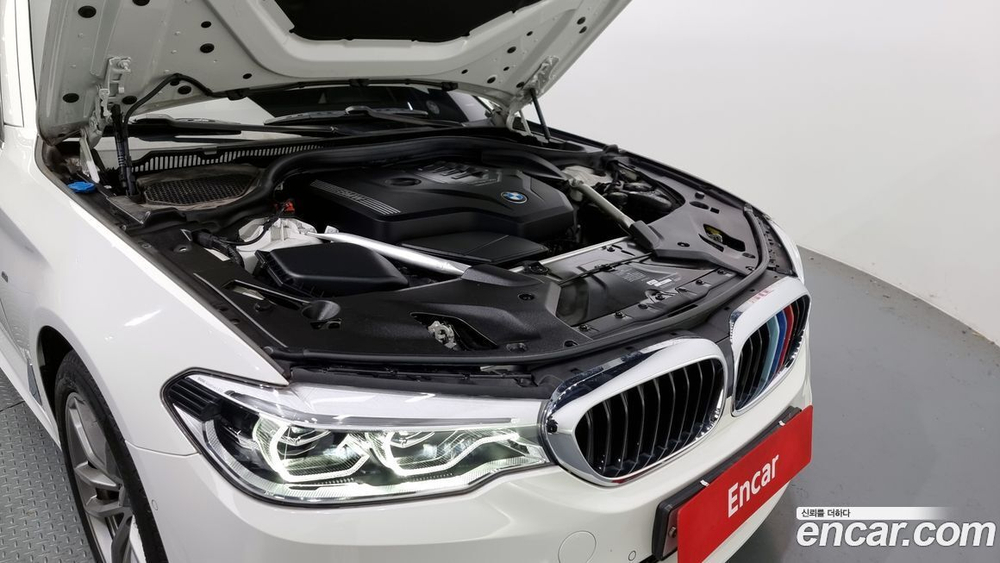 BMW 5 Series (G30) 520i M Sports (04.2020)