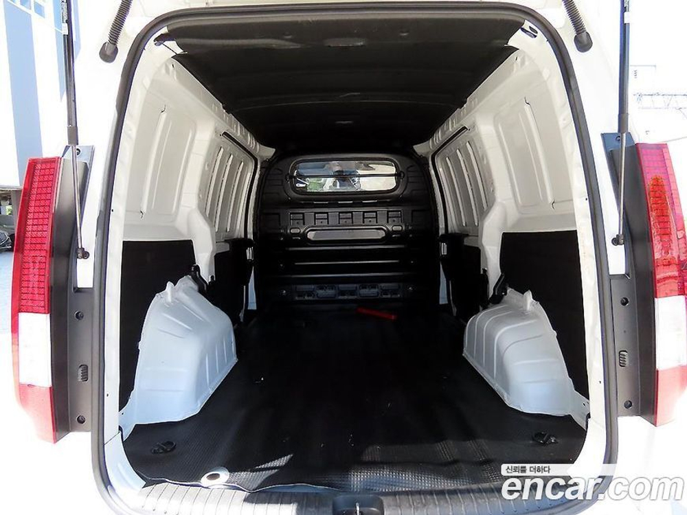 Hyundai Staria Cargo 3-х местный (05.2022)