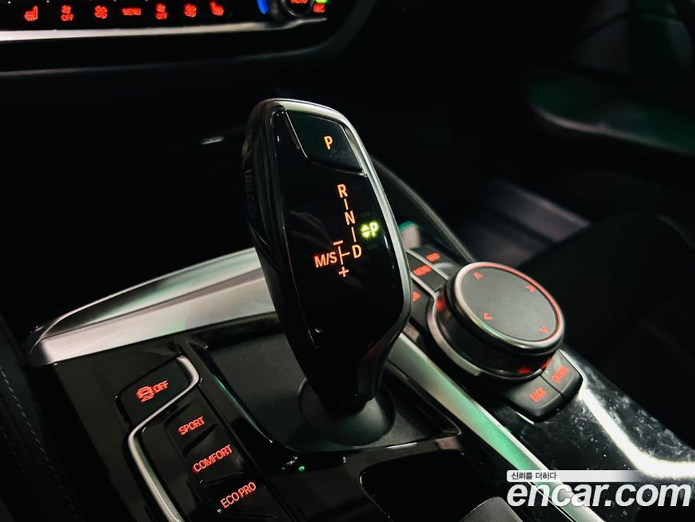 BMW 5 Series (G30) 520i Luxury (08.2019)